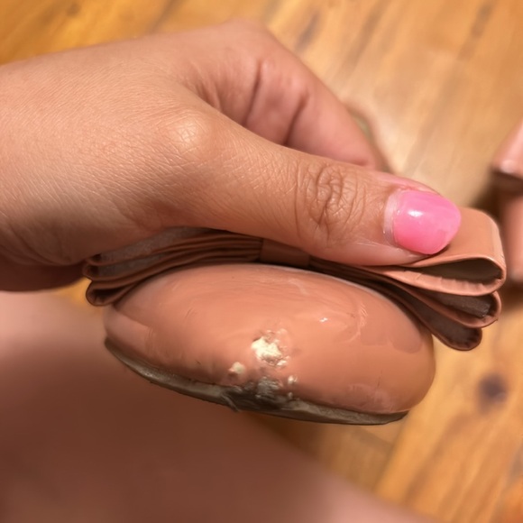 Pointed toe bow BCBG Flats - Picture 3 of 5